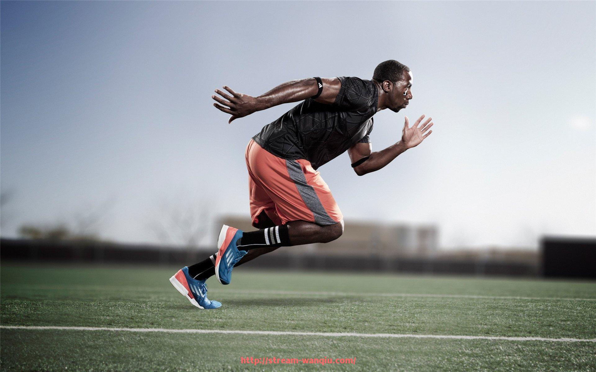 玩球直播-使用健身器材进行仰后起坐锻炼的方法讲解